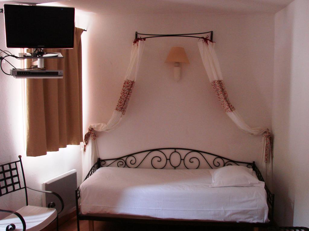 Hotel Restaurant Du Patti Grasse Zimmer foto