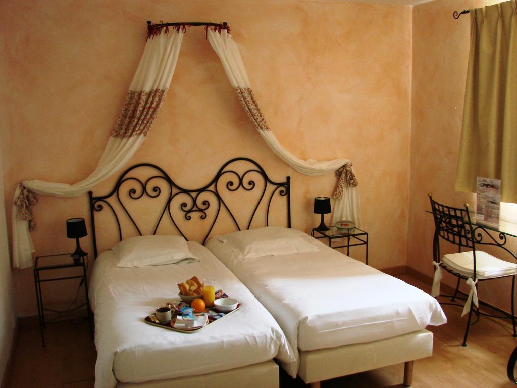 Hotel Restaurant Du Patti Grasse Zimmer foto